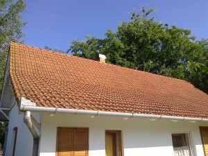 A fogyasztás napelemes kiváltására kinézett tető