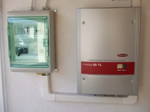 ELTSZER Kft., Kiskunfélegyháza - telephelyi, saját 3 kW-os napelemes rendszerünk - inverter